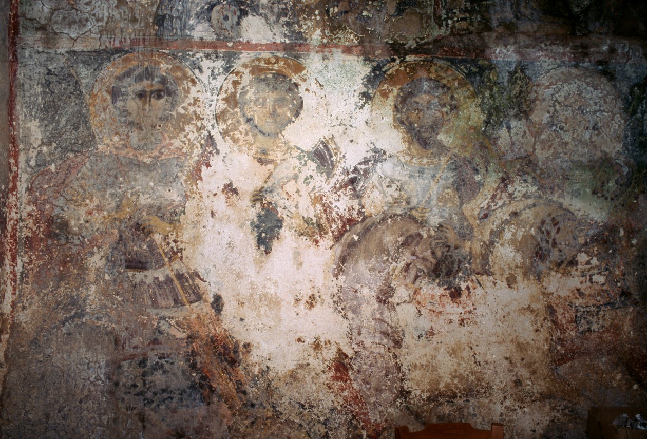 Damaged fresco with saints, church of Metamorphosis Sotiros, Voutas, Crete, Greece (photo) بواسطة غير معروف غير معروف