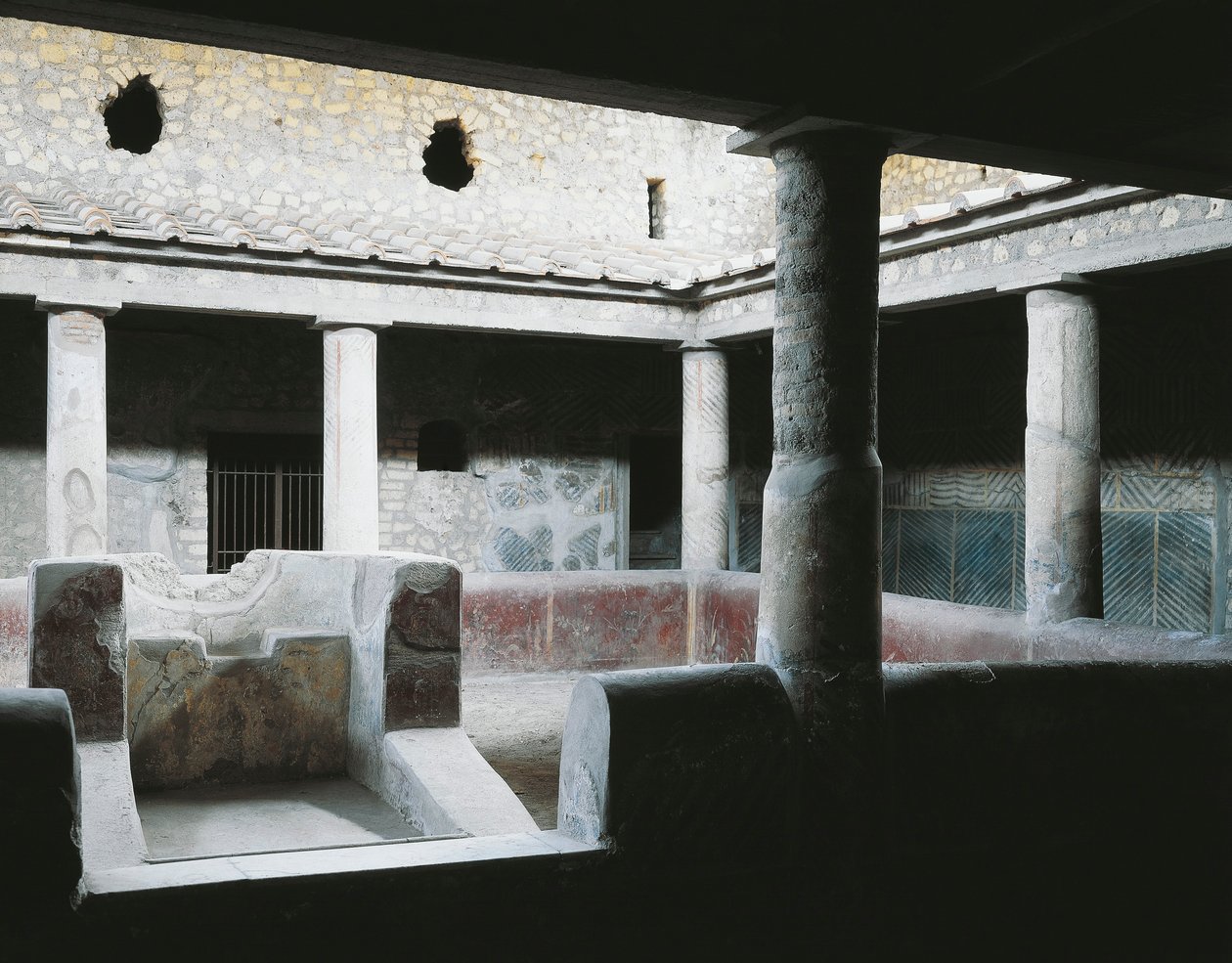 Italy, Campania, Oplonti, archaeological area of Torre Annunziata, Roman Villa Poppaea, Small indoor atrium with fountain for watering garden بواسطة غير معروف غير معروف