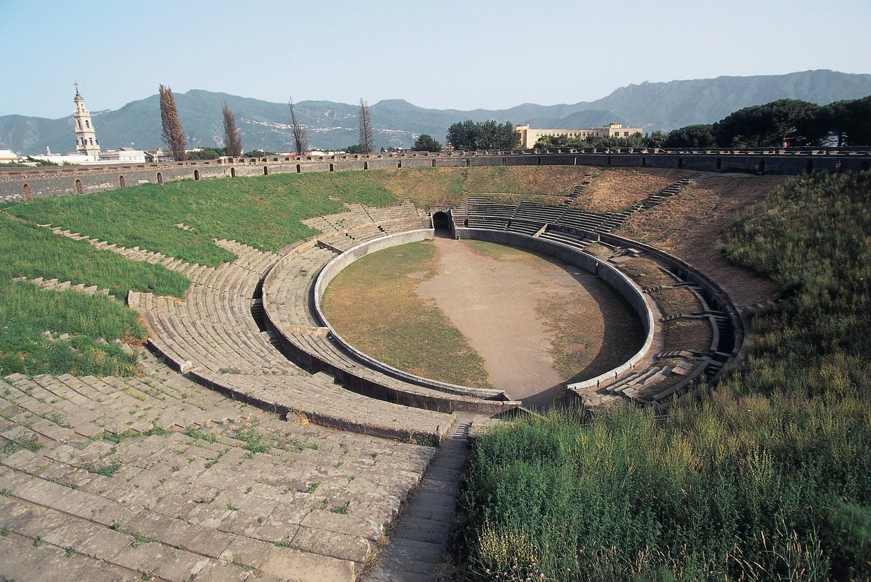 Italy, Campania Region, Pompei, amphitheatre (photo) بواسطة غير معروف غير معروف