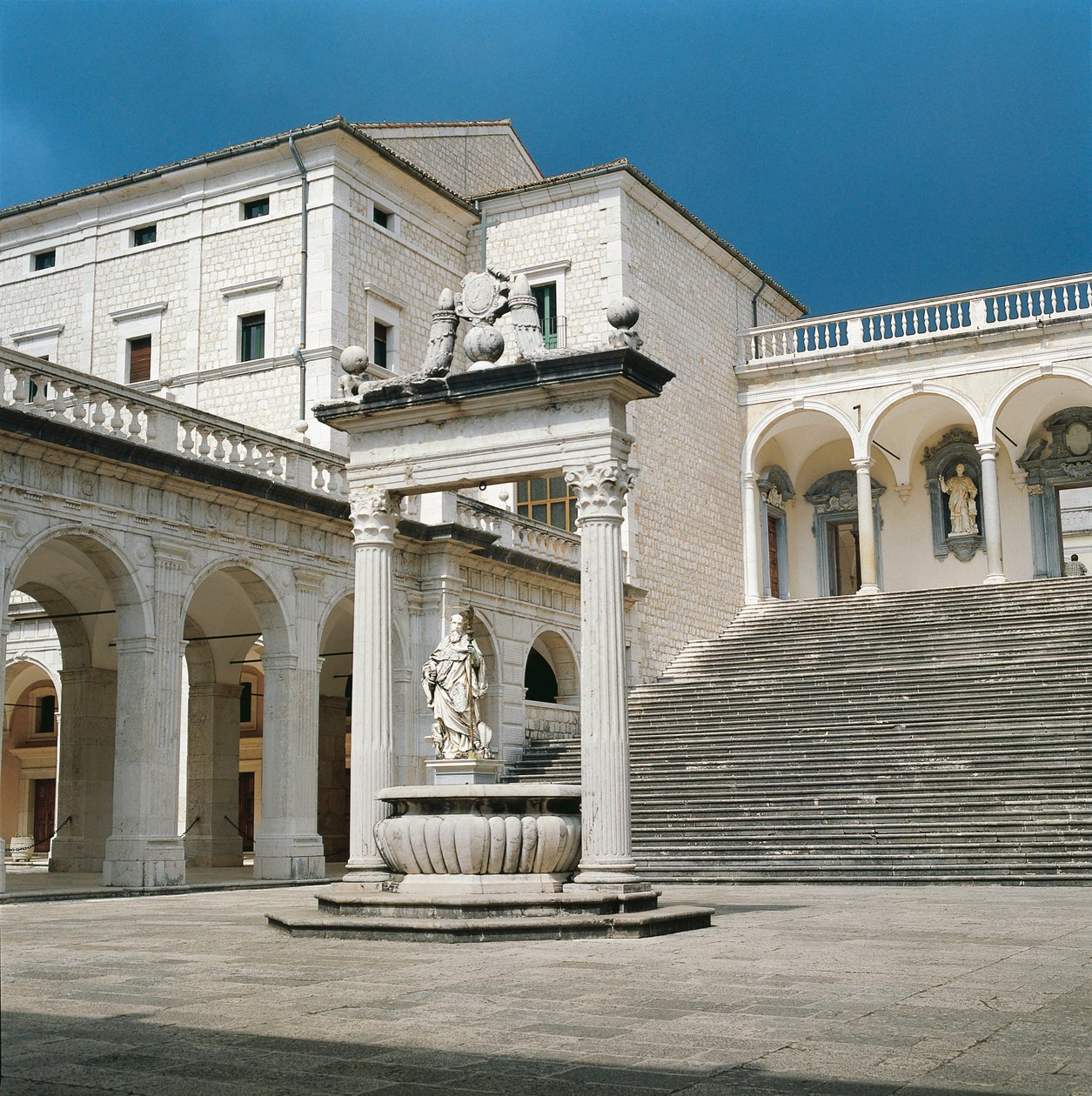 Italy, Lazio Region, Frosinone Province, Cassino, Monte Cassino Abbey, main staircase and well بواسطة غير معروف غير معروف