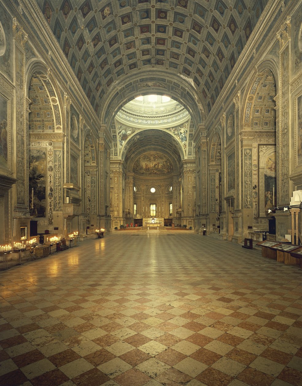 Italy, Lombardy, Mantua, Basilica of Saint Andrew designed by architect Leon Battista Alberti, commissioned by Ludovico II Gonzaga بواسطة غير معروف غير معروف