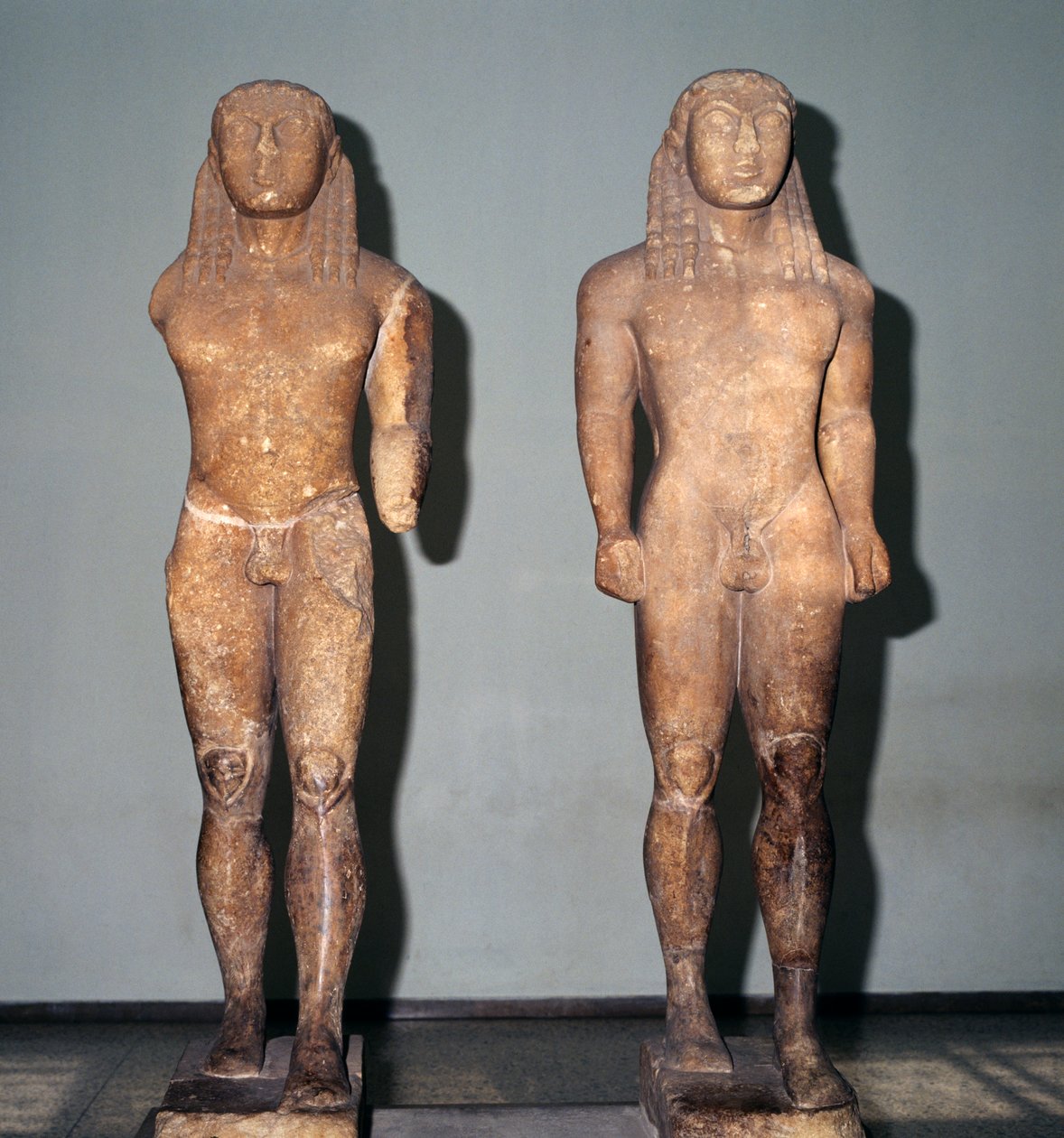 Marble statues depicting brothers Kleobis and Biton, Greek civilization, 6th century BC بواسطة غير معروف غير معروف