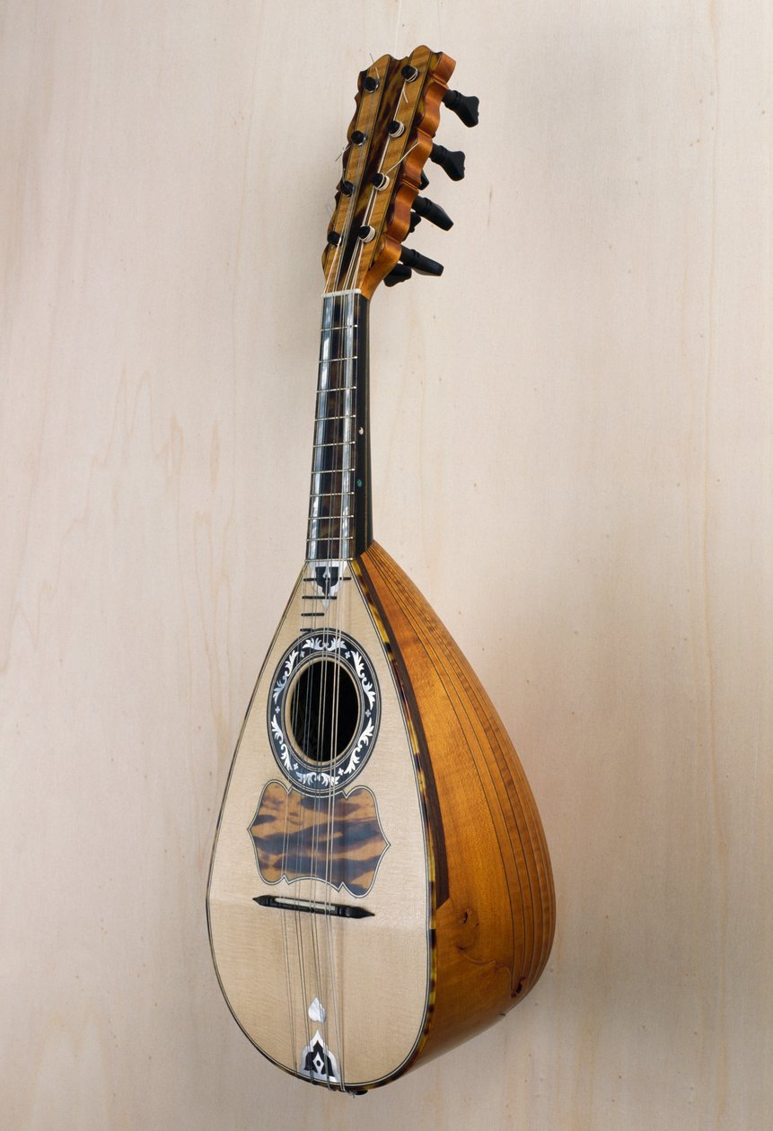 Neapolitan mandolin, musical instrument built in the workshop of the luthier Pasquale Scala in Praiano, Campania. Italy, 20th century بواسطة غير معروف غير معروف