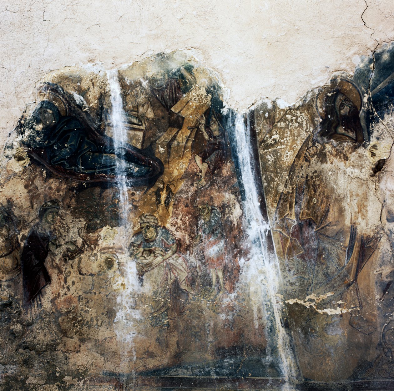 Remains of fresco in Byzantine church of Agios Georgios Xifoforos, Apodoulou, Crete, Greece (photo) بواسطة غير معروف غير معروف