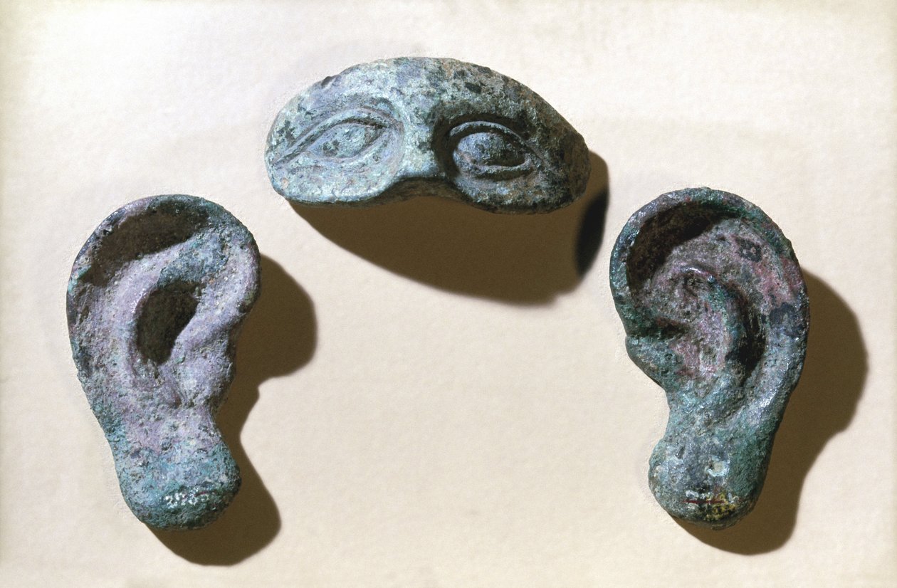 Roman Roman votive eyes and ears, bronze, 200 BC-100 AD بواسطة غير معروف غير معروف