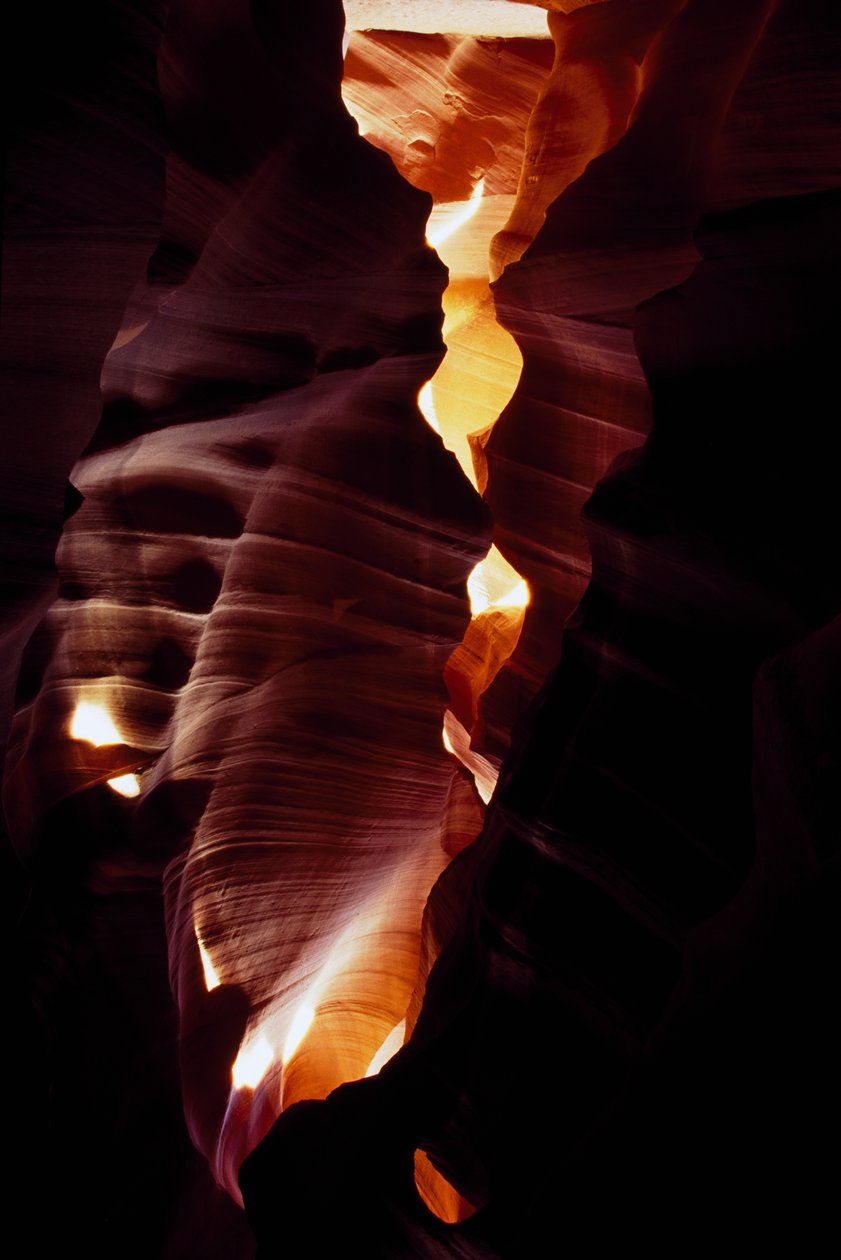 USA, Arizona, Upper Antelope Canyon, Inside Corkscrew Canyon (photo) بواسطة غير معروف غير معروف