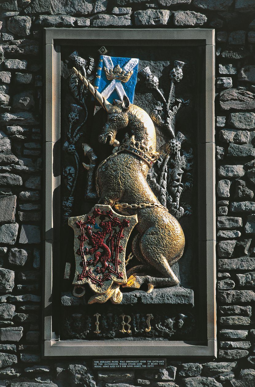 Unicorn, heraldic crest on the facade of Holyrood palace, Edinburgh, Scotland, United Kingdom بواسطة غير معروف غير معروف