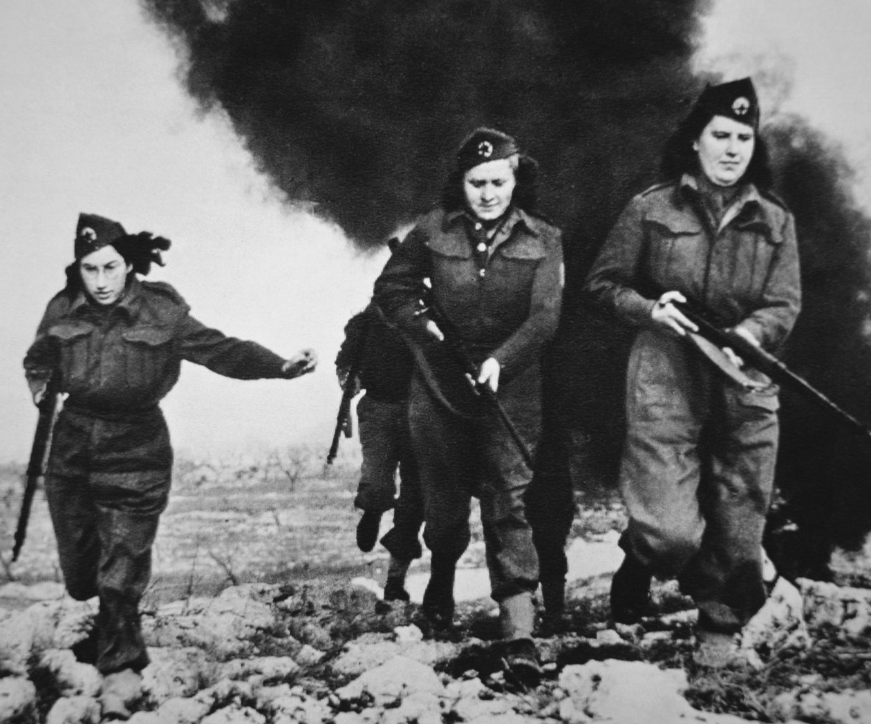 Yugoslav Partisans during World War Two (b/w photo) بواسطة غير معروف غير معروف