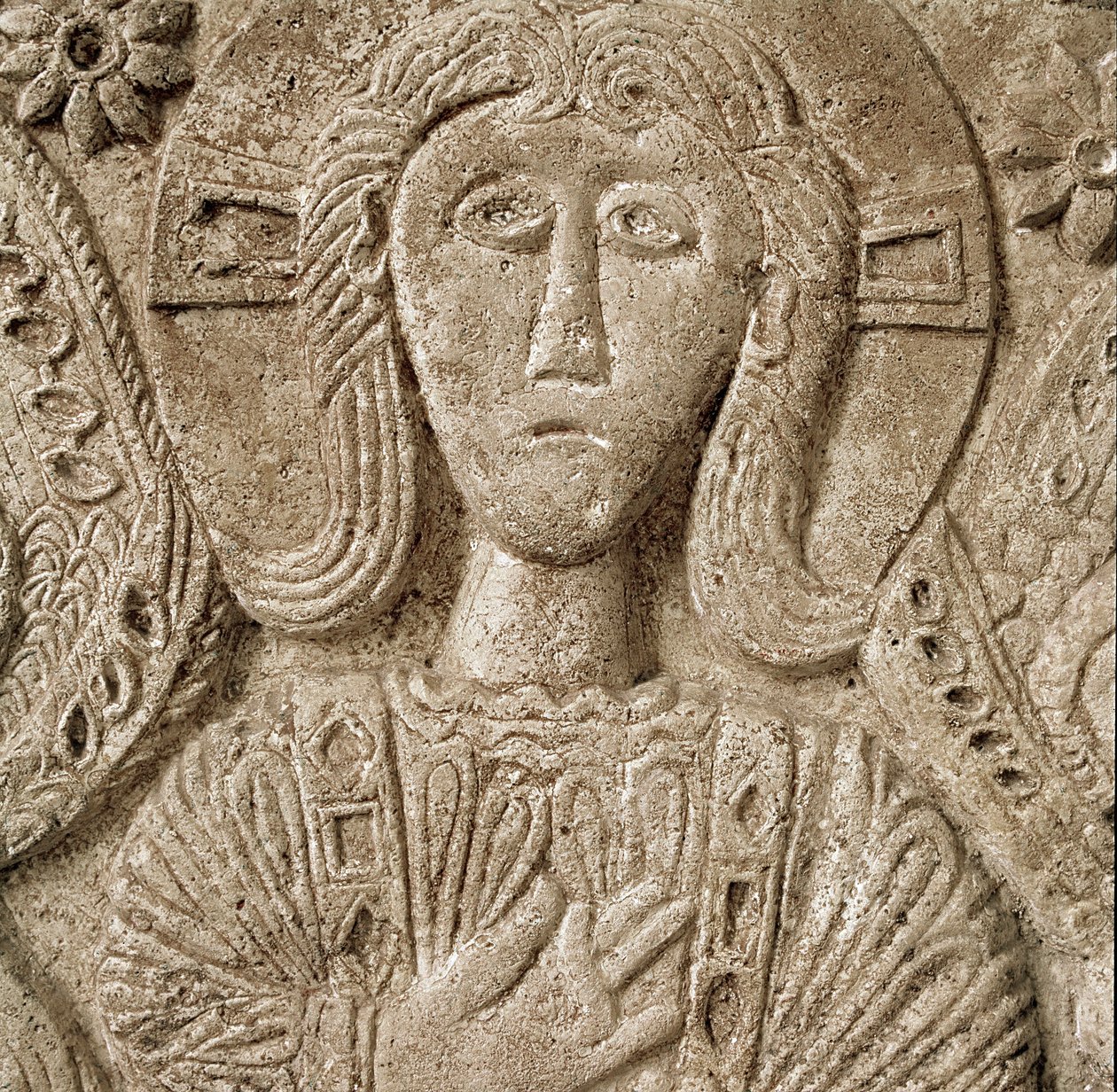 علم آثار العصور الوسطى (العصور الوسطى). الفن البربري في لومباردي: تفاصيل المسيح ، إرتفاع منخفض لمذبح الدوق راشيس. النحت ، الفن اللومباردي ، 737-744. Cividale del Friuli ، متحف Chretien ، كنز الكاتدرائية بواسطة مدرسة لومبارد