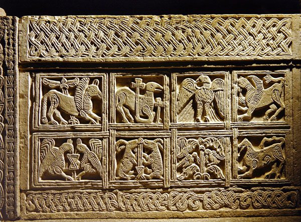 بلوتوس يظهر الرموز المسيحية (الرخام) بواسطة مدرسة لومبارد
