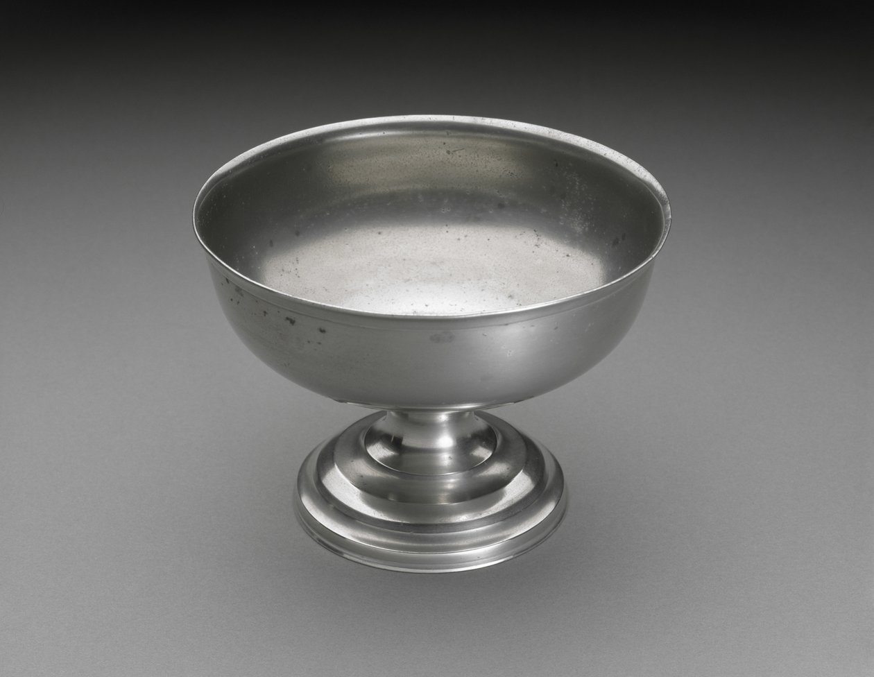 وعاء ، ج. 1838-1842 (بيوتر) بواسطة لورينزو إل ويليامز
