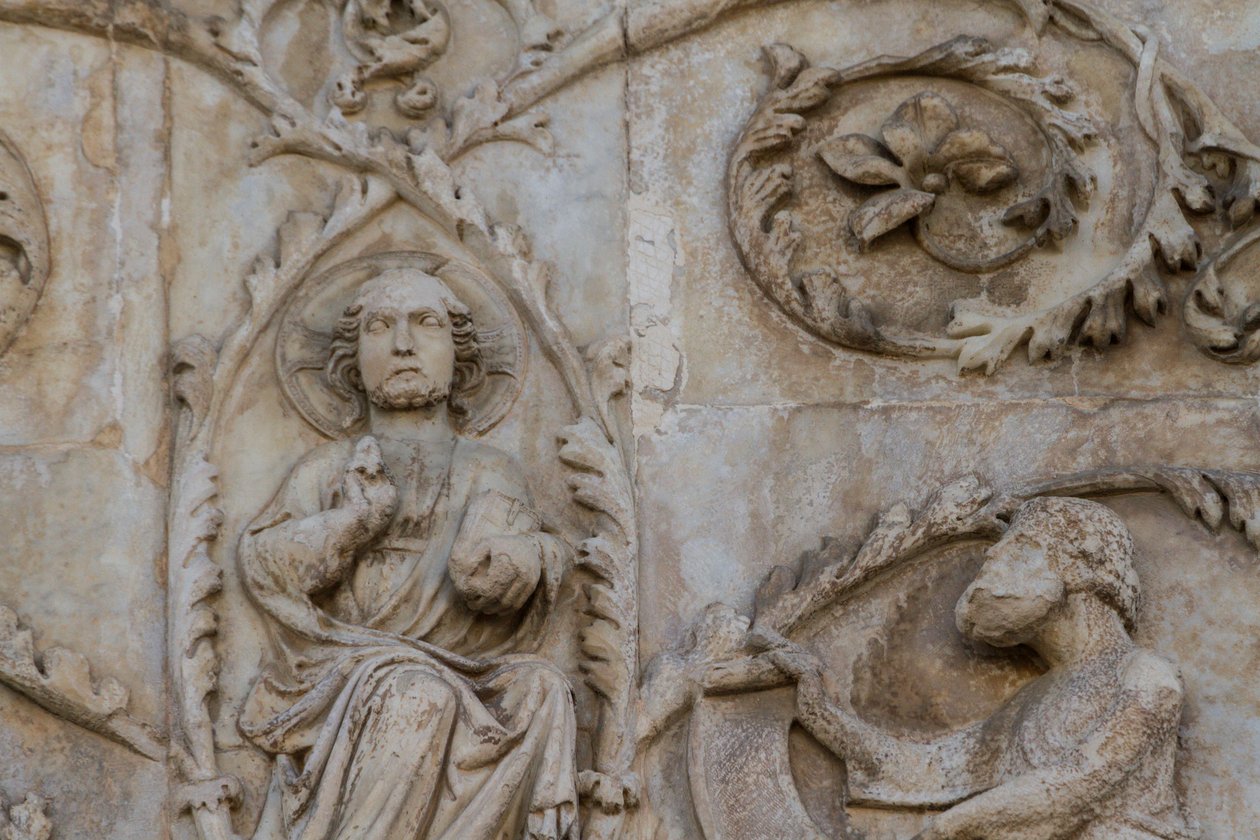 Jesse tree and messianic prophecies, detail, Stories of Genesis, bas-reliefs by Lorenzo Maitani (before 1275-1330), second pillar, facade of Orvieto cathedral, Umbria, Italy بواسطة لورينزو ميتاني