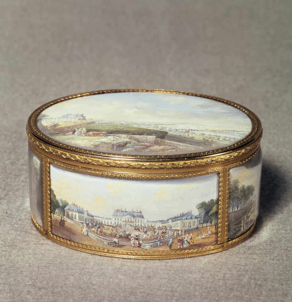 صندوق شم مطلي بإطلالات على Schloss Bellevue (مينا على الذهب) بواسطة Louis Nicolas van Blarenberghe