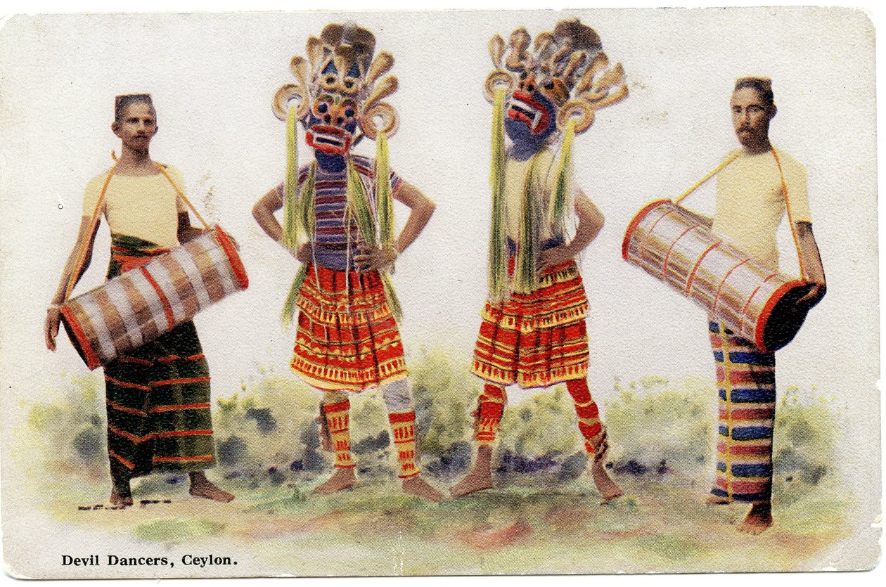 Devil Dancers ، سيلان ، c.1900-20 (صورة ملونة يدويًا) بواسطة Ltd. سيلان بلاتيه