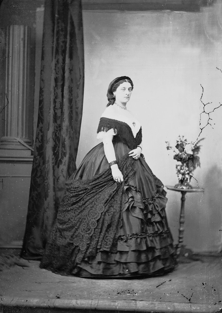 Noble Roman posing in a studio photo بواسطة لودوفيكو تومينيلو