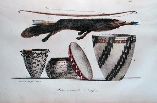 الأسلحة والأواني من كاليفورنيا ، من "رحلة بيتوريسك أوتور دو موند" ، نُشرت عام 1822 (حجر ليثو ملون) بواسطة لودفيج شوريس