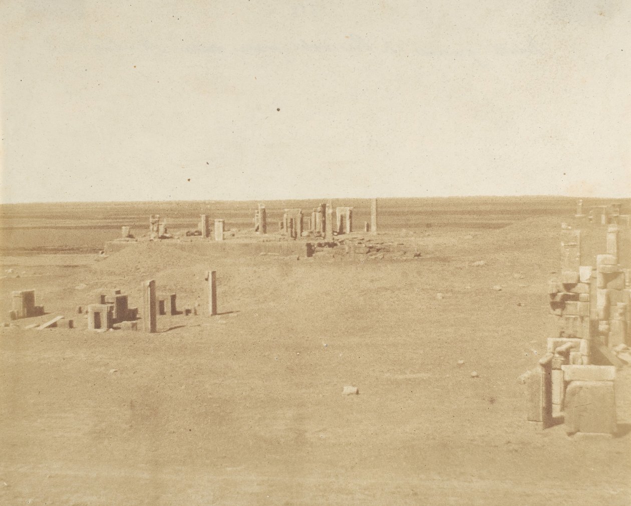 منظر عام لبرسيبوليس من الجبل ، 1858. بواسطة لويجي بيسشي