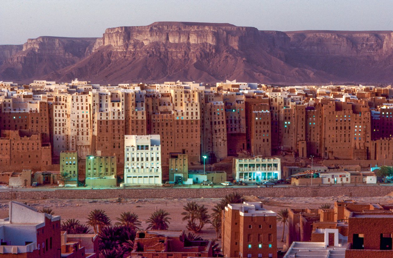  بواسطة لين أبركرومبي