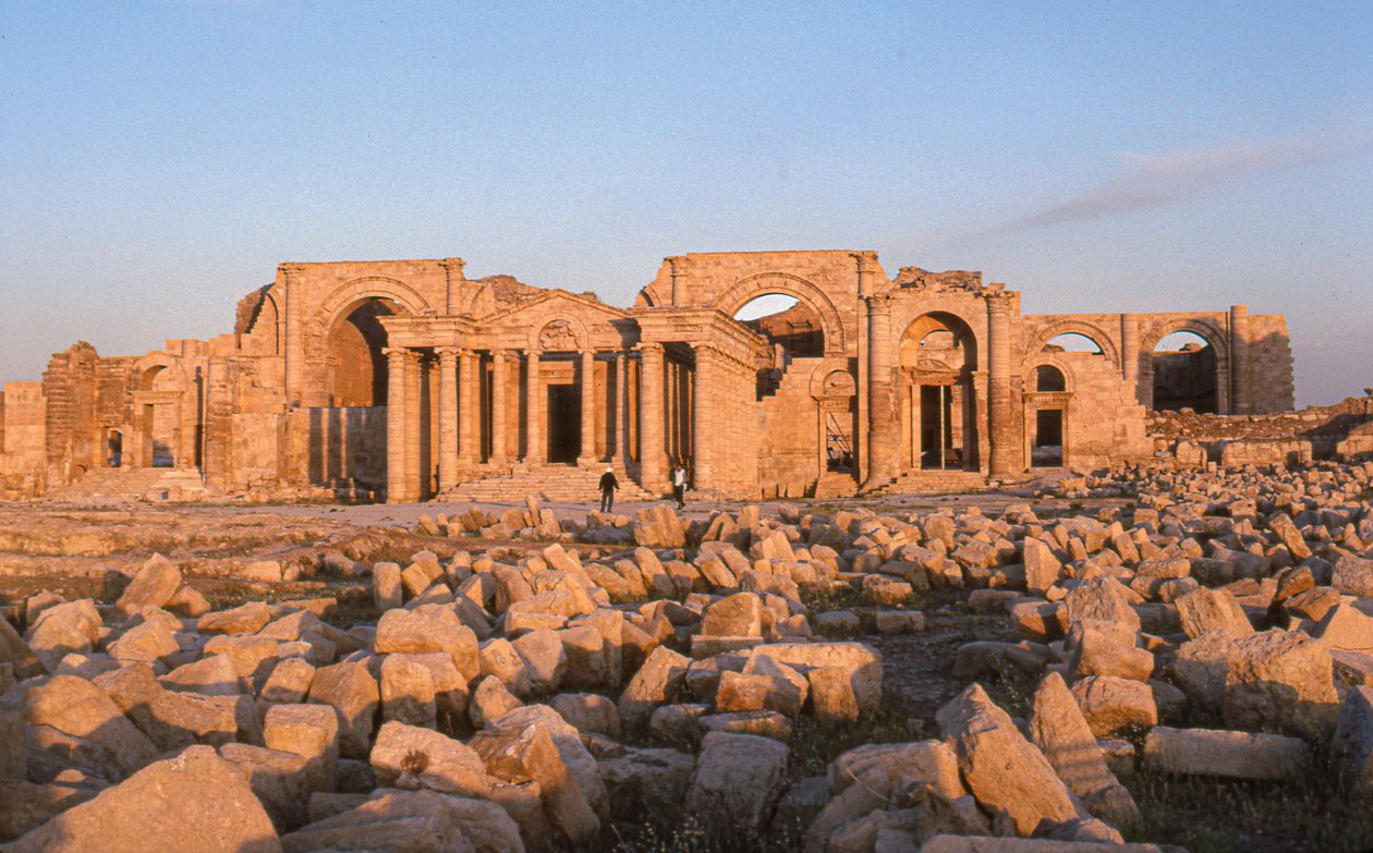  بواسطة لين أبركرومبي