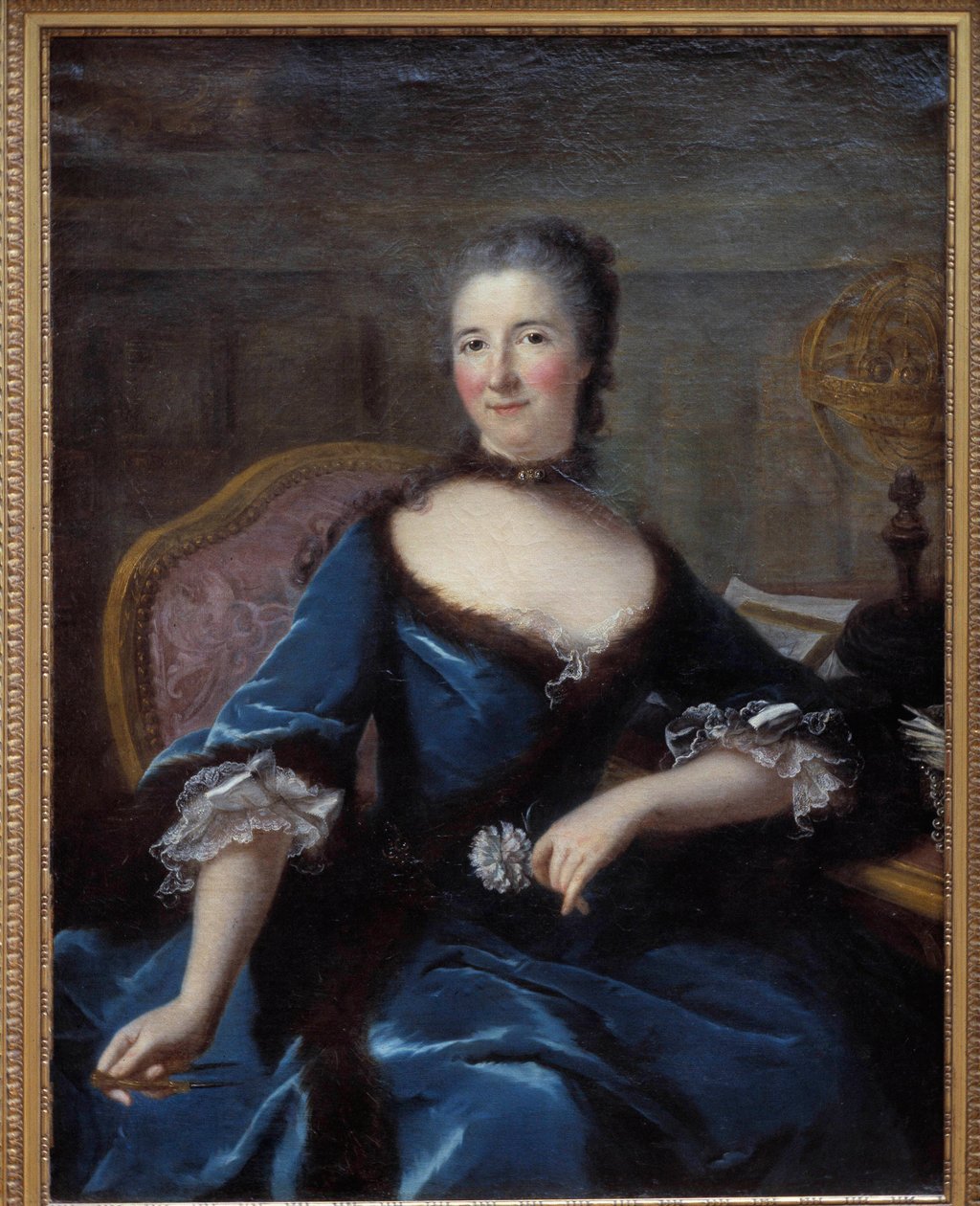 صورة لغابرييل إميلي دي بريتويل ، ماركيز (مدام) دو شاتليه (1706-1749) لوحة ماركيز لو تونيليه دي بريتويل لماريان لوير (1712-1781). أبعادها 1.18 × 0.96 م. بوردو. متحف الفنون الجميلة بواسطة ماريان لوير