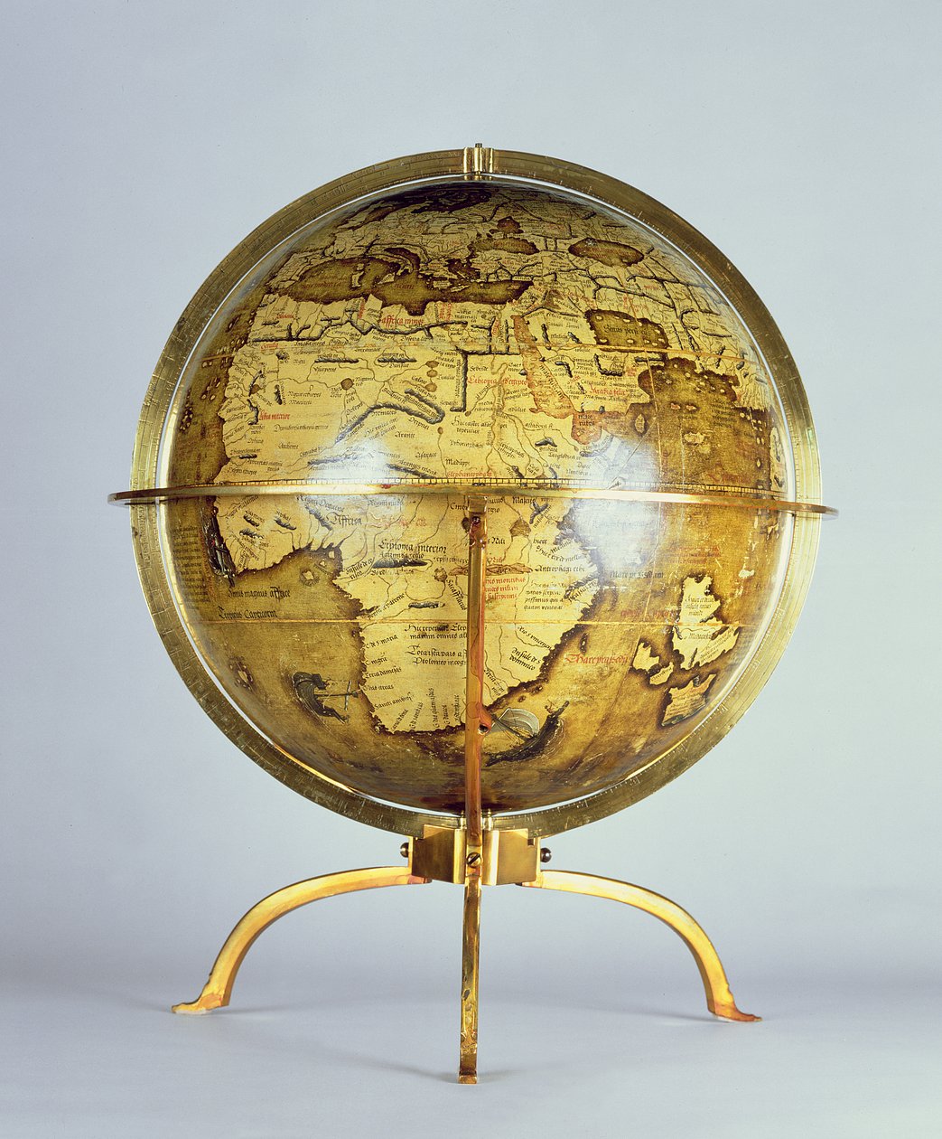 الكرة الأرضية الأرضية ، أحد الأزواج المعروفة باسم الكرات "Brixen" ، c.1522 (قلم وحبر ، مرحاض وجواش على الخشب) بواسطة مارتن والدسمولر