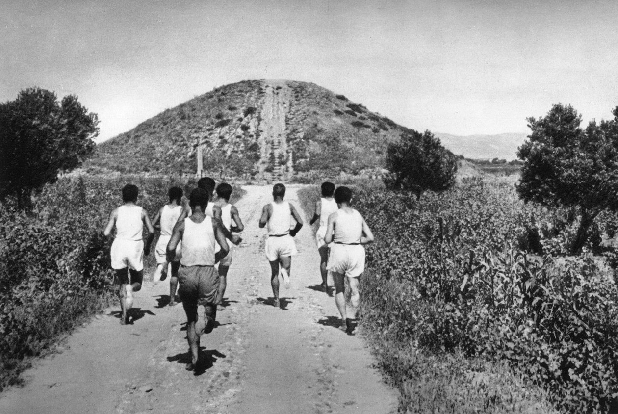 تومول ماراثون ، اليونان ، 1937. بواسطة مارتن هورليمان