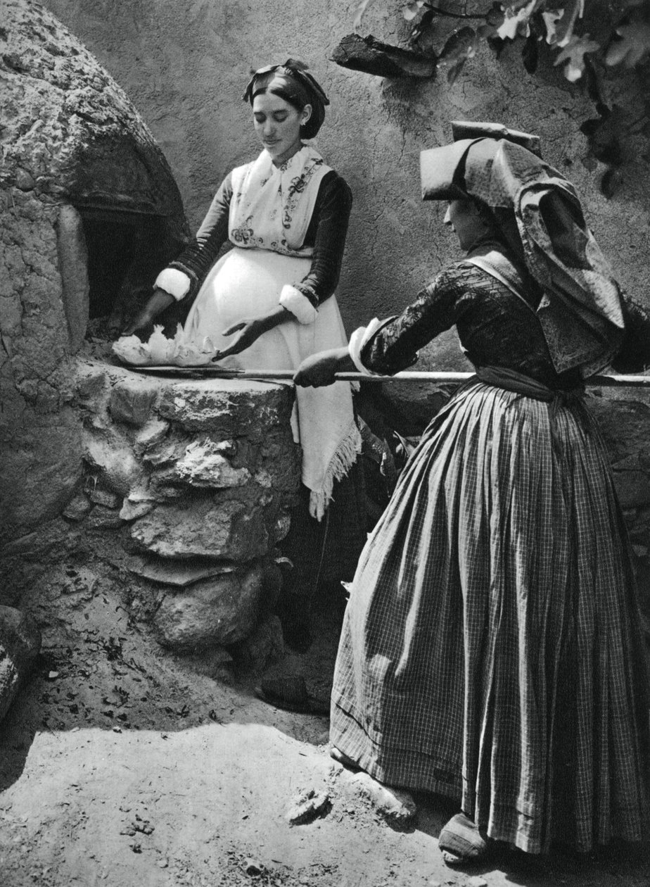 نساء في الفرن ، سردينيا ، إيطاليا ، 1937. بواسطة مارتن هورليمان