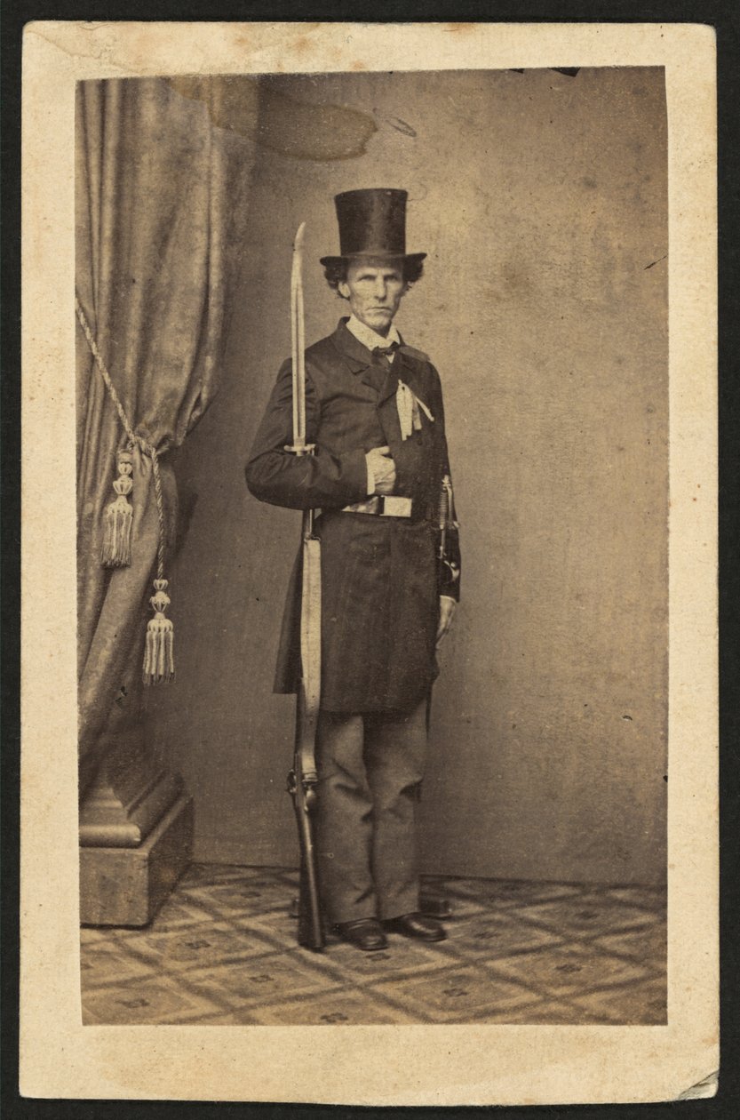 جيمس هنري لين (1814-1866) ، سياسي وزعيم حزب الدولة الحرة في كانساس ، صورة كاملة الطول ، مع بندقية (صورة داكنة) بواسطة ماثيو ب برادي