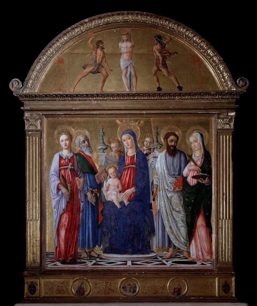 العذراء مع الطفل وسانت بارثولوميو وسانت كاترين وسانت لوسي وسانت ماثيو - ألتربيس بواسطة Matteo di Giovanni di Bartolo