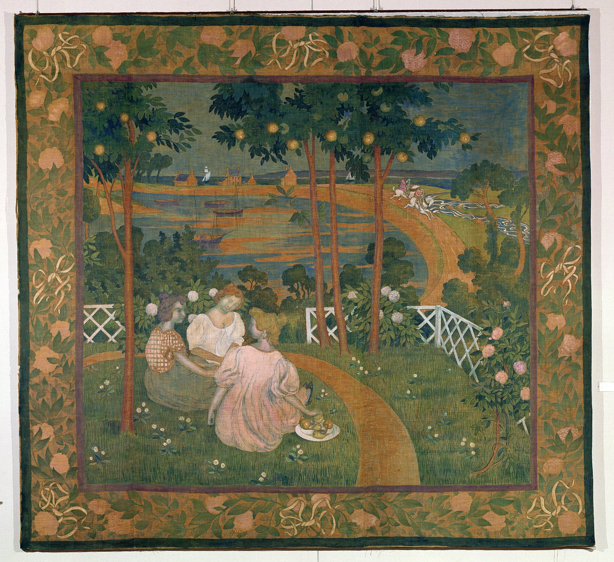 ثلاث أميرات صغيرات أو ، في Bois d&39;Amour ، تصميم لمظهر تابي ، ج .1898 بواسطة موريس دينيس