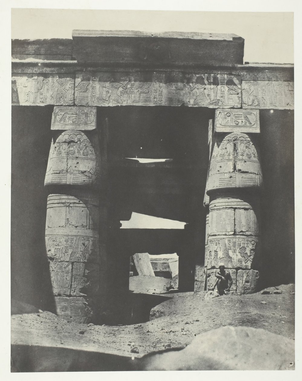 الكرنك ، رواق معبد خونس ، طيبة ، 184951 ، طبع عام 1852. بواسطة ماكسيم دو كامب