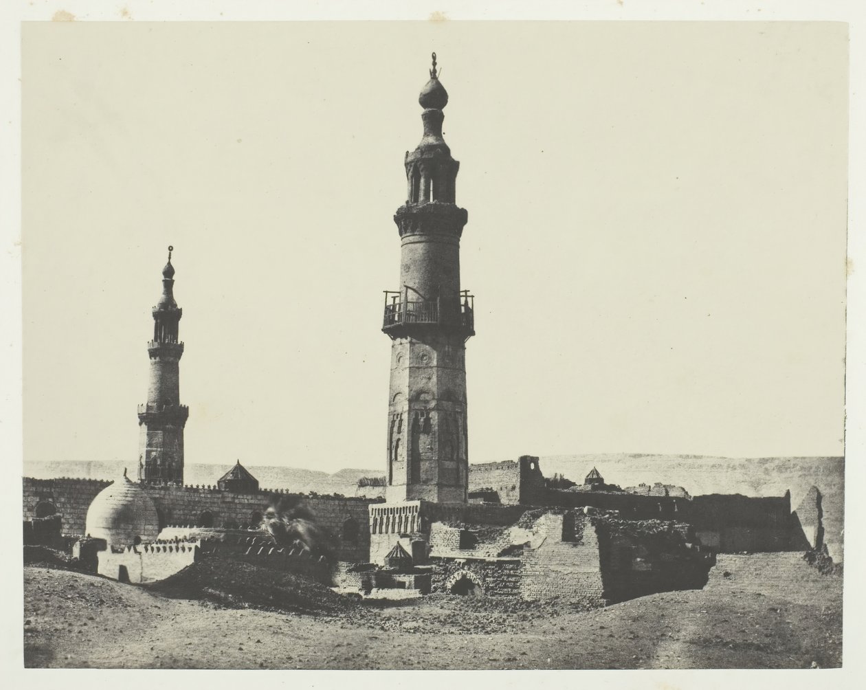مسجد علي باي ، جرجه ، صعيد مصر ، 184951 ، طبعت 1852. بواسطة ماكسيم دو كامب