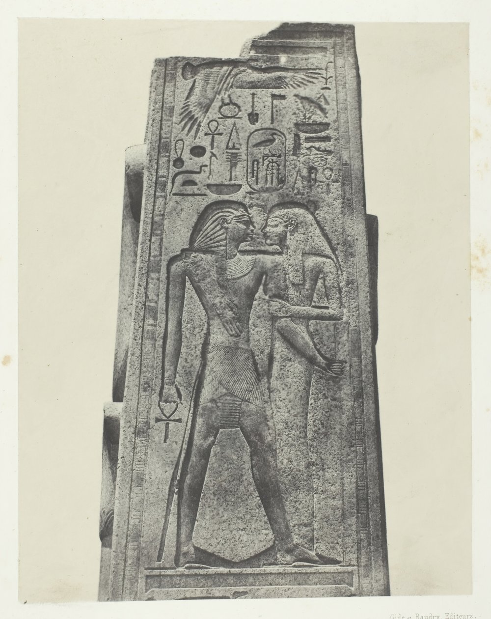 قصر الكرنك ، العمود قبل الحرم الجرانيتي ، طيبة ، 184951 ، طبع عام 1852. بواسطة ماكسيم دو كامب
