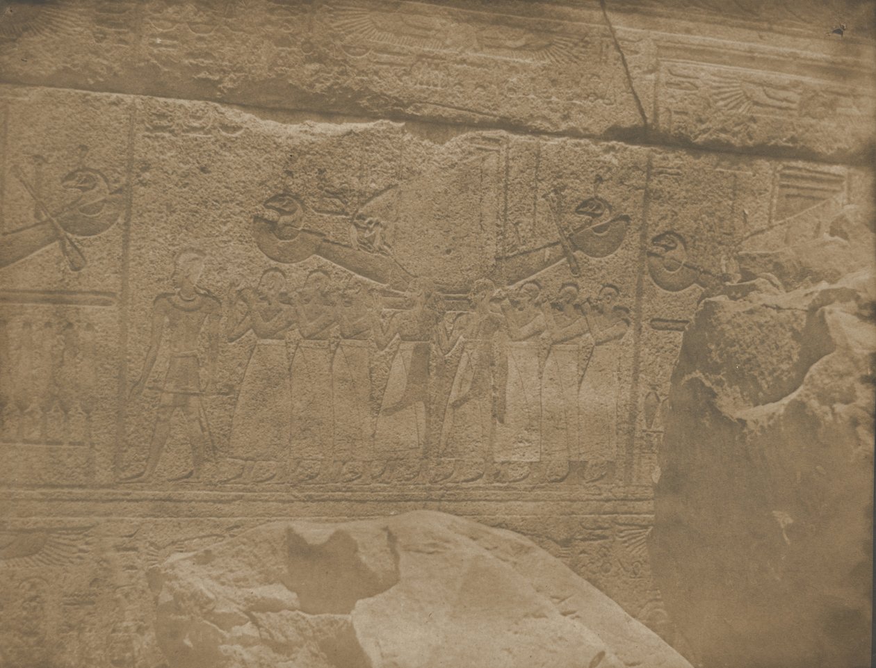 قصر الكرنك ، المنحوتات الخارجية للحرم الجرانيتى ، 1849-1851. بواسطة ماكسيم دو كامب