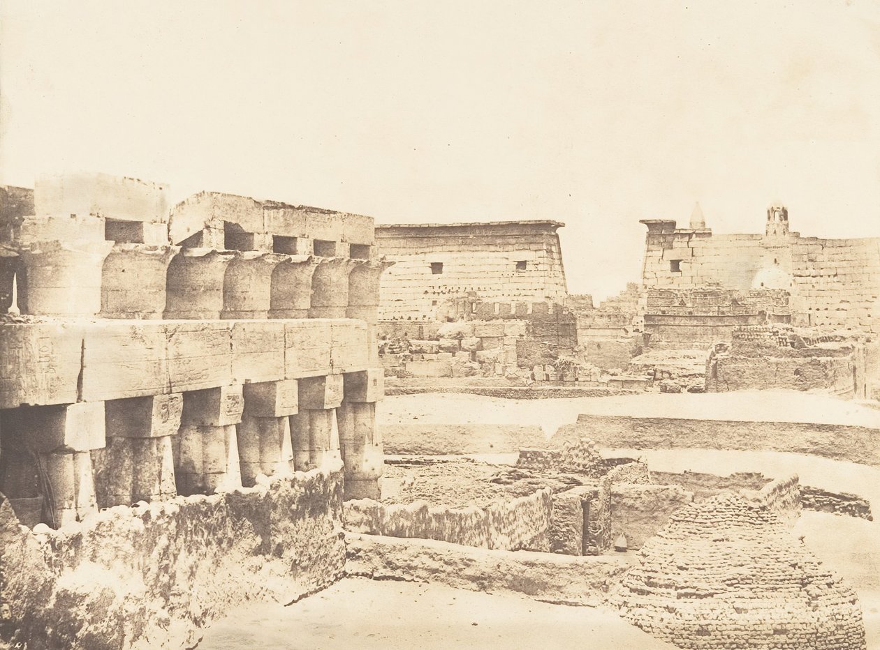قصر وقرية الأقصر ، مأخوذة من الجنوب ، طيبة ، 1849-50. بواسطة ماكسيم دو كامب