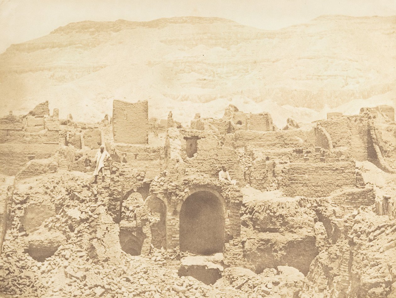 أطلال مدينة مسيحية ، في Medinet-Habu Thebes ، 1849-50. بواسطة ماكسيم دو كامب