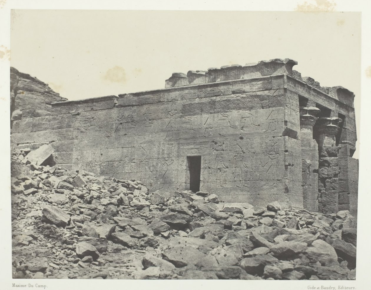 معبد دندور القديم في طنطور ، المخصص لثالوث أوزوريس-إيزيس-حورس ، النوبة ، 184951. بواسطة ماكسيم دو كامب