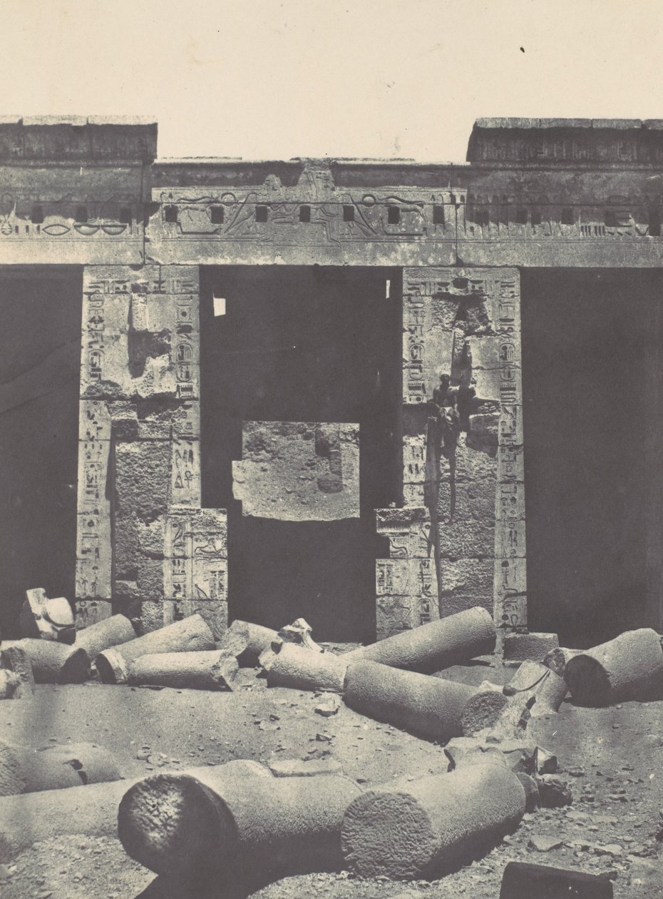طيبة. مدينة حبو. الجزء الشرقي من بريستيل قصر رمسيس ميامون 1850. بواسطة ماكسيم دو كامب