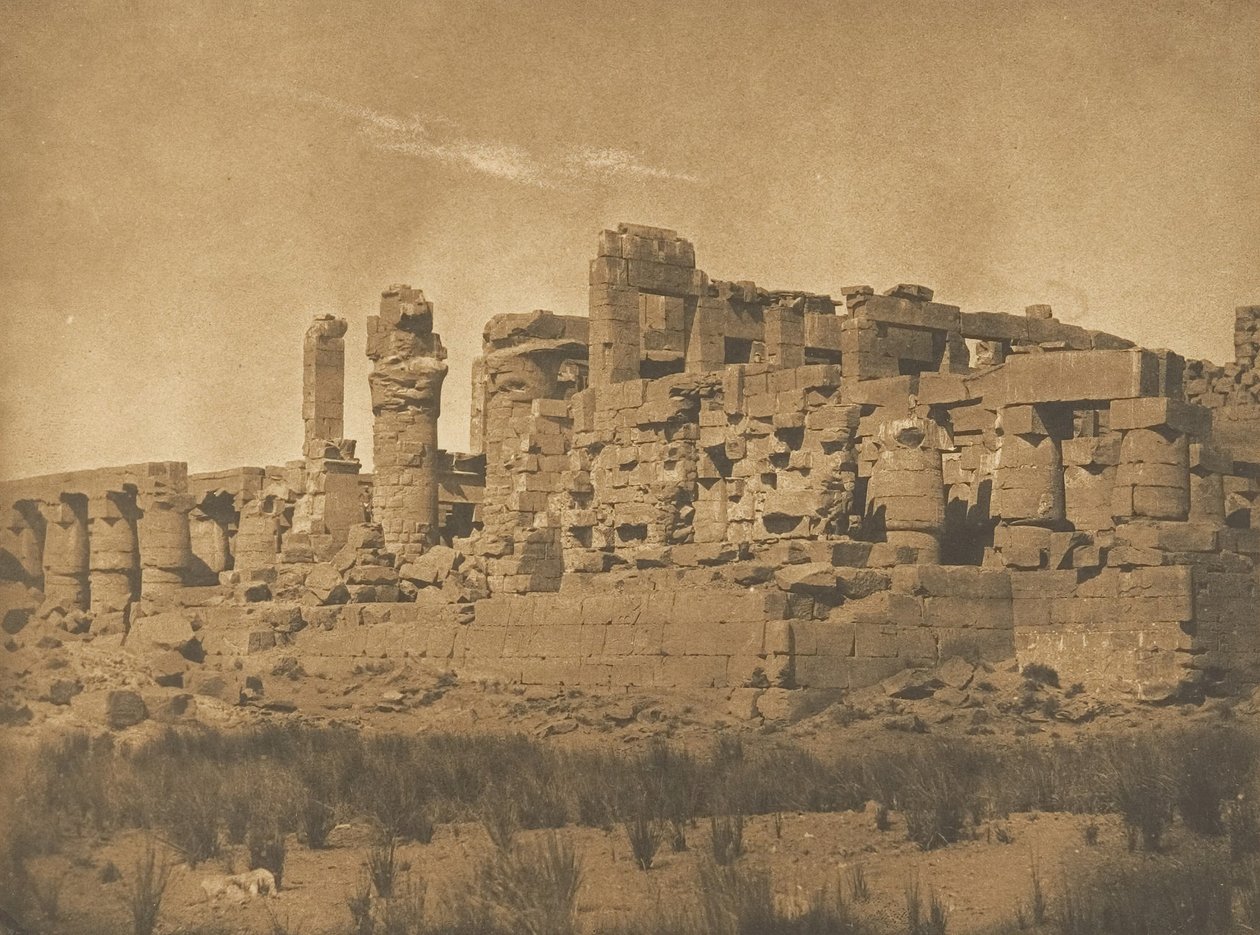 منظر لقاعة الأعمدة في قصر الكرنك ، مأخوذ من الزاوية الشمالية الشرقية ، 1849-50. بواسطة ماكسيم دو كامب