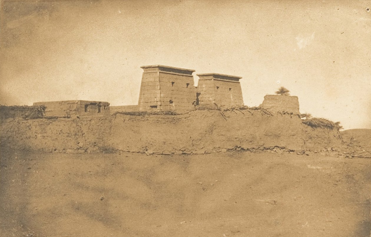 منظر لأبراج معبد خونس وجزء من قرية الكرنك ، 1849-50. بواسطة ماكسيم دو كامب