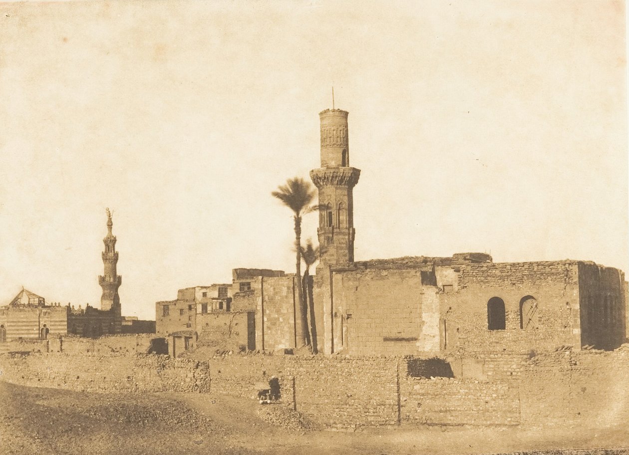 منظر لمسجد مدمر بالقرب من باب صيدا ، القاهرة ، ديسمبر ١٨٤٩ - يناير ١٨٥٠. بواسطة ماكسيم دو كامب