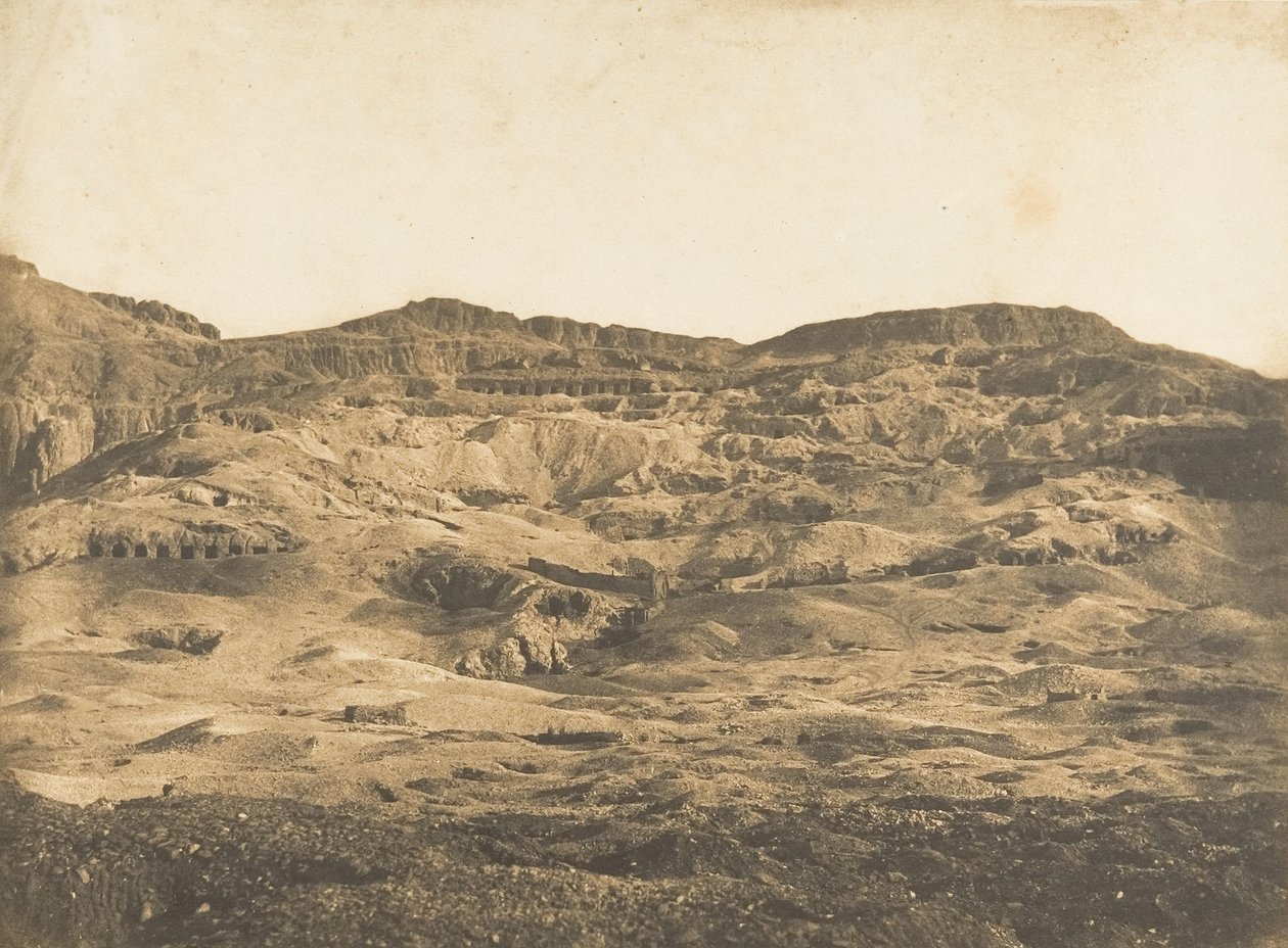 منظر عام لمقبرة طيبة جورنه ، 1849-50. بواسطة ماكسيم دو كامب