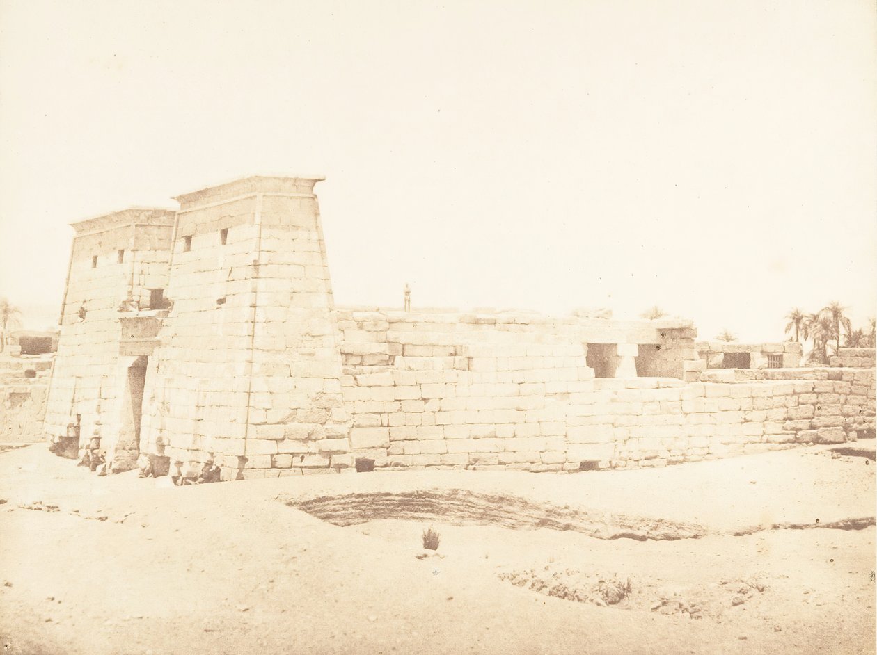 منظر عام لمعبد خونس بالكرنك ، طيبة ، 1849-50. بواسطة ماكسيم دو كامب