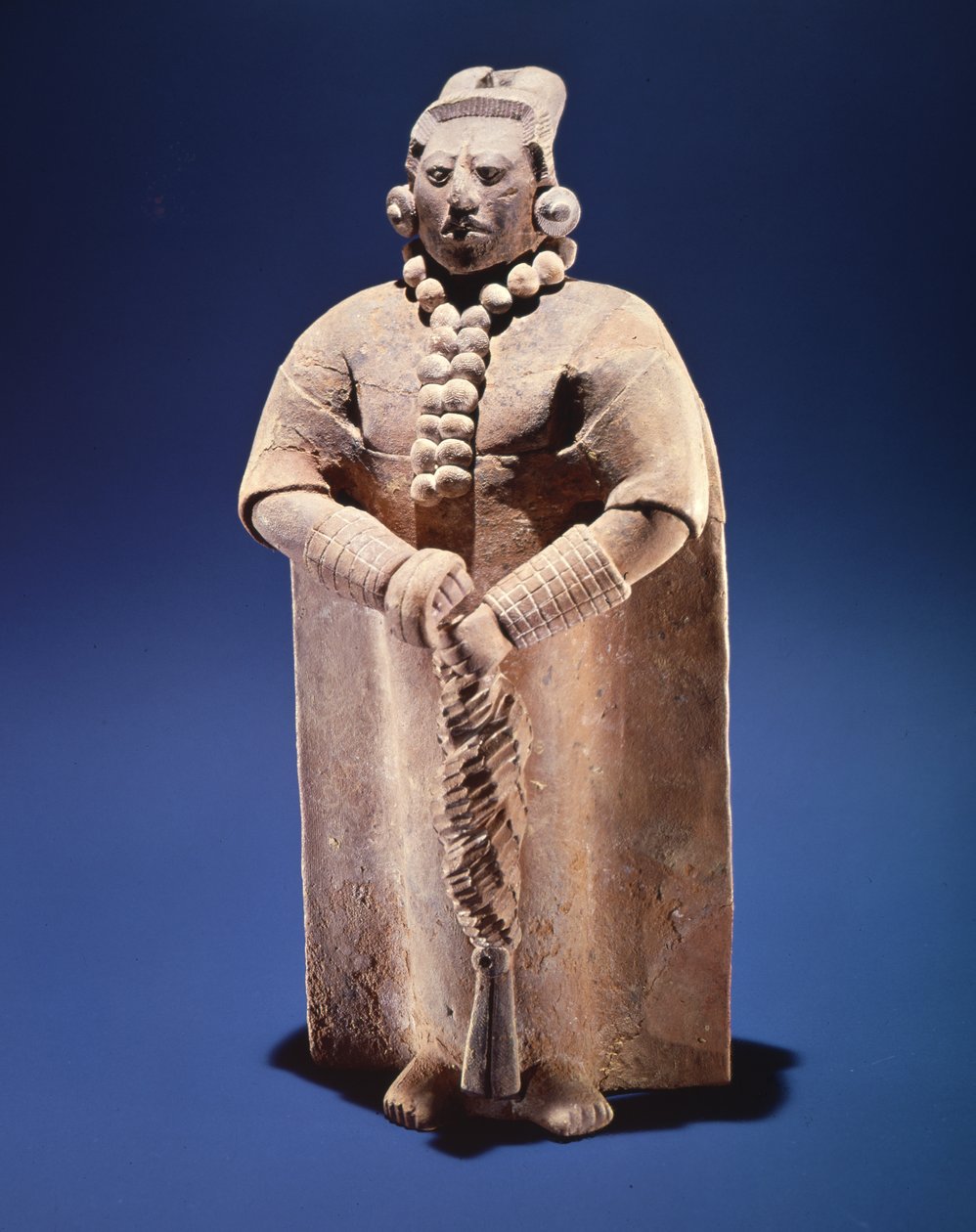 شخصية ملكية دائمة ، من جزيرة جاينا ، c.600-900 (آنية فخارية) بواسطة المايا