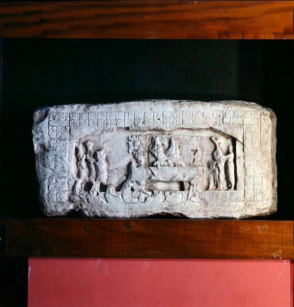 Lintel 3 من Piedras Negras ، Peten ، غواتيمالا ، أواخر العصر الكلاسيكي (600-900 م) (حجر) بواسطة المايا المايا