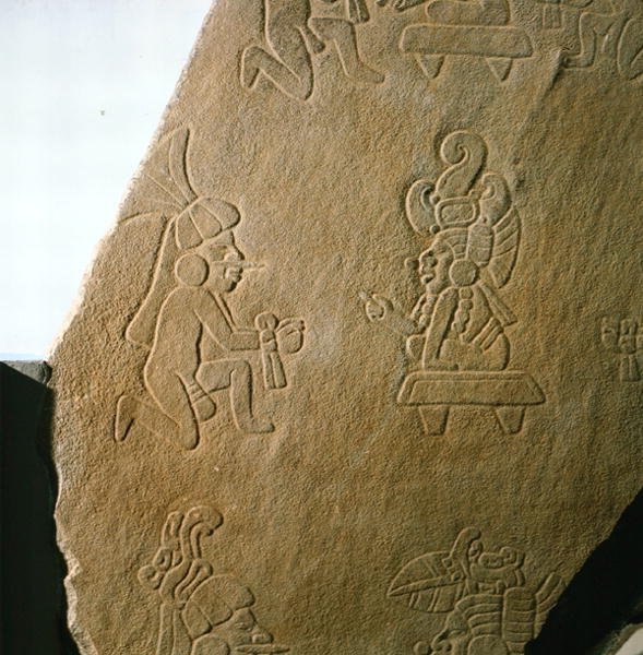 لوح محفور عليه أشكال بشرية ، من Kaminaljuyu ، غواتيمالا ، الفترة الكلاسيكية المبكرة (250-600) (حجر) بواسطة المايا المايا