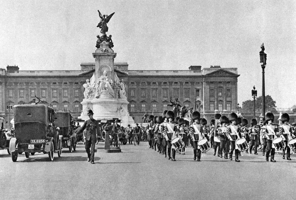 تغيير الحرس ، قصر باكنغهام ، لندن ، 1926-1927 بواسطة ماكليش