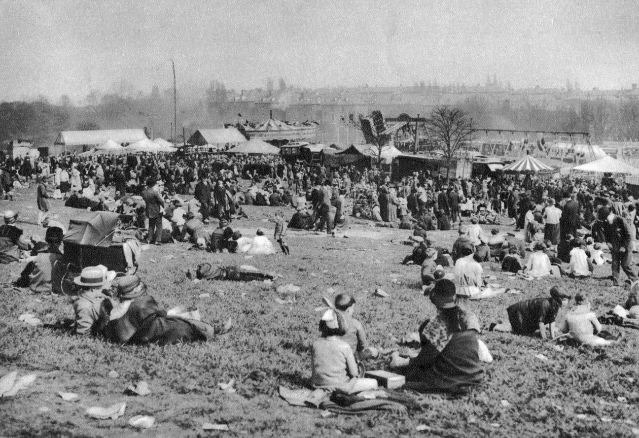 كرنفال عطلة بنك لندن ، هامستيد هيث ، لندن ، 1926-1927. بواسطة ماكليش