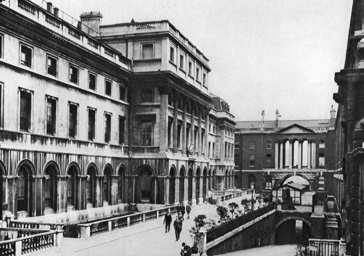 الجناح الشرقي من سومرست هاوس ، لندن ، 1926-1927. بواسطة ماكليش