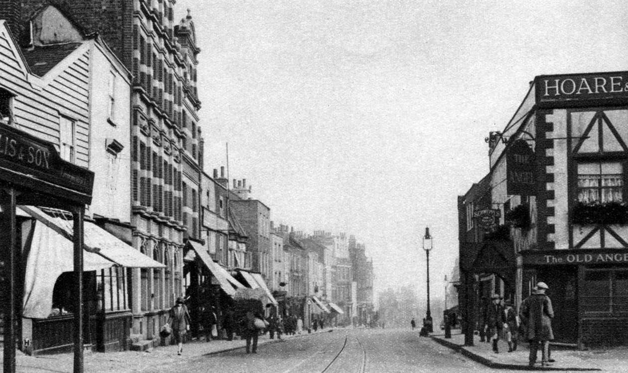 The High Street، Highgate Village، London، 1926-1927. بواسطة ماكليش